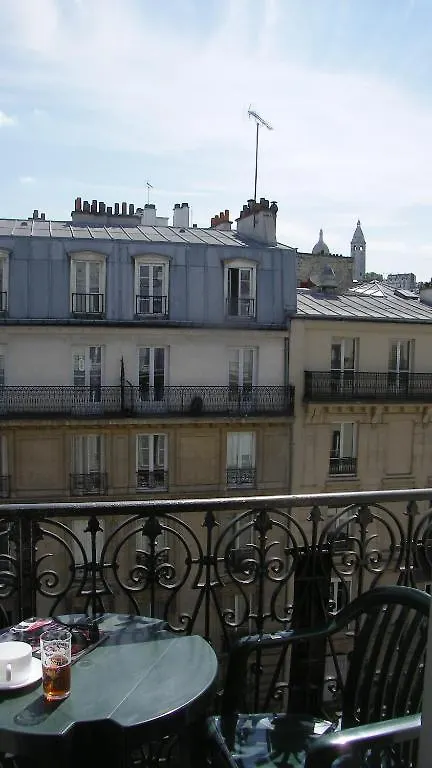Victoria 2* Parijs