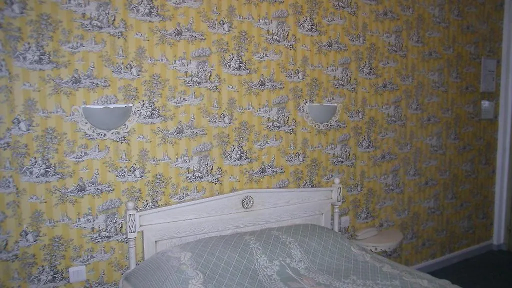 Victoria Hotel 2*